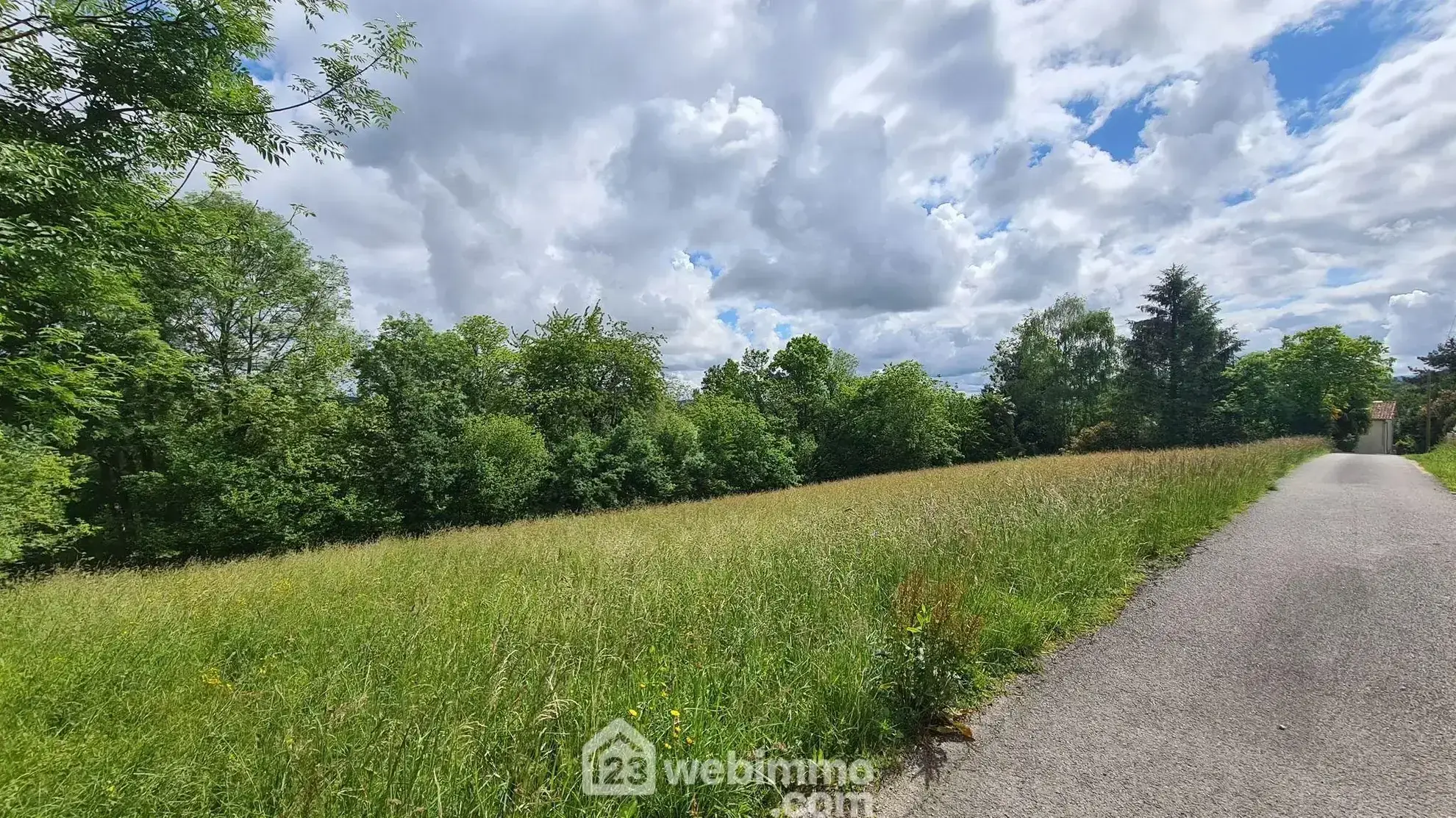 Terrain constructible de 2153 m² à Haut-de-Bosdarros, calme et proche des écoles 