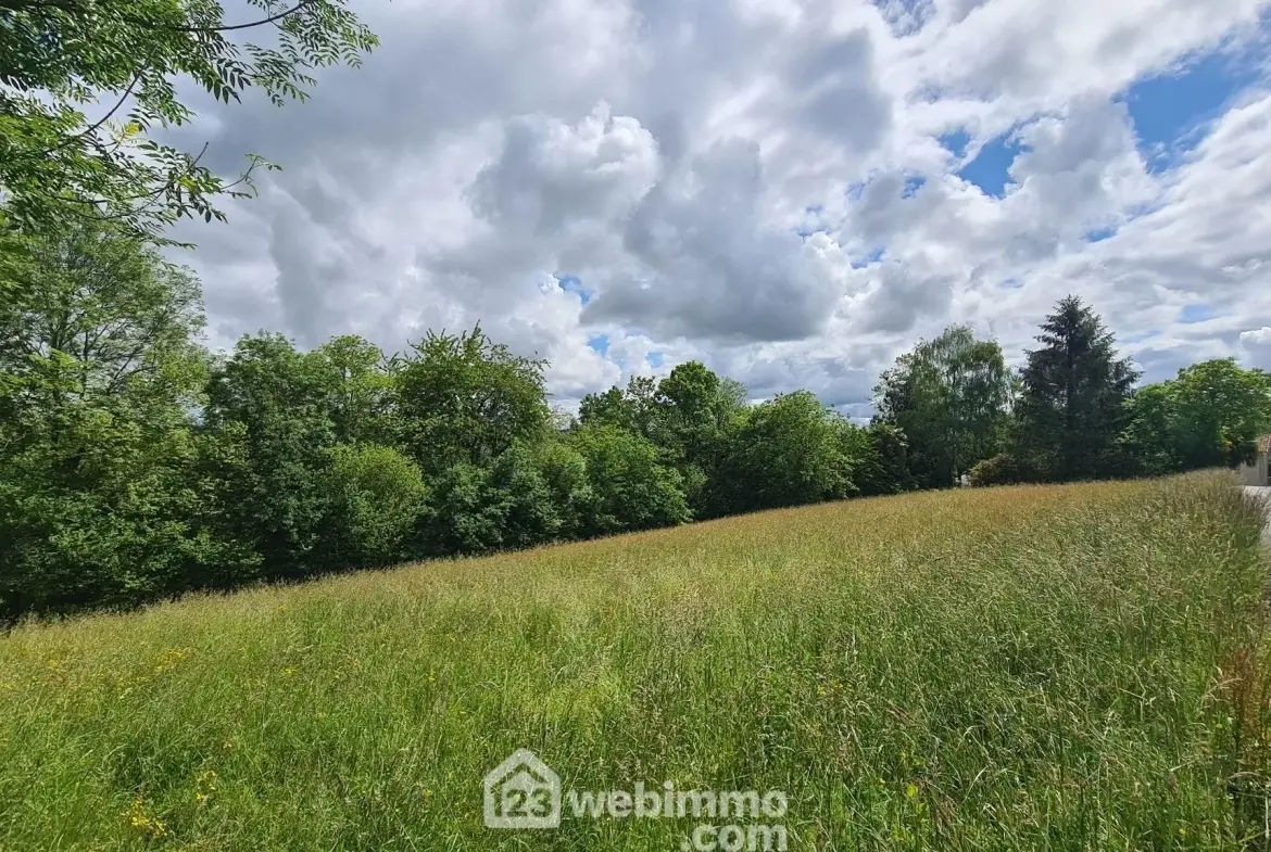 Terrain constructible de 2153 m² à Haut-de-Bosdarros, calme et proche des écoles 