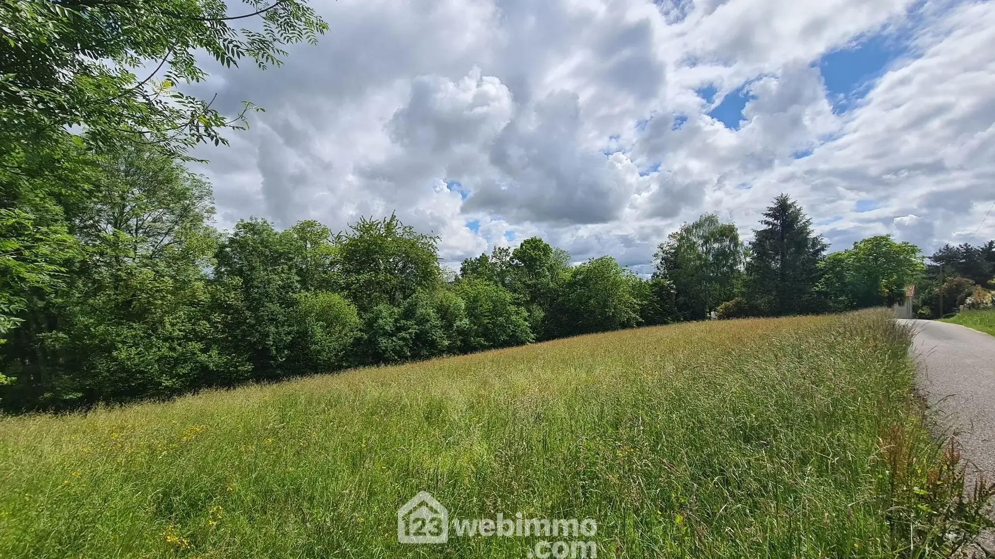 Terrain constructible de 2153 m² à Haut-de-Bosdarros, calme et proche des écoles 