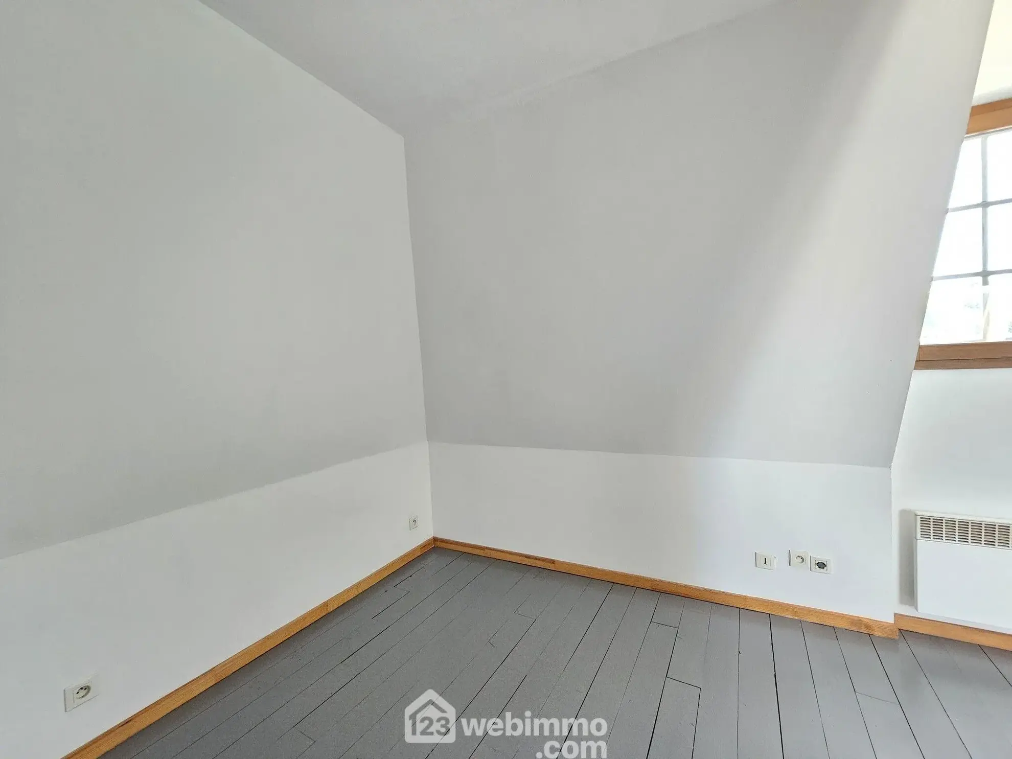 Appartement de 26 m² à Nay, T1 bis rénové, dernier étage, faibles charges 