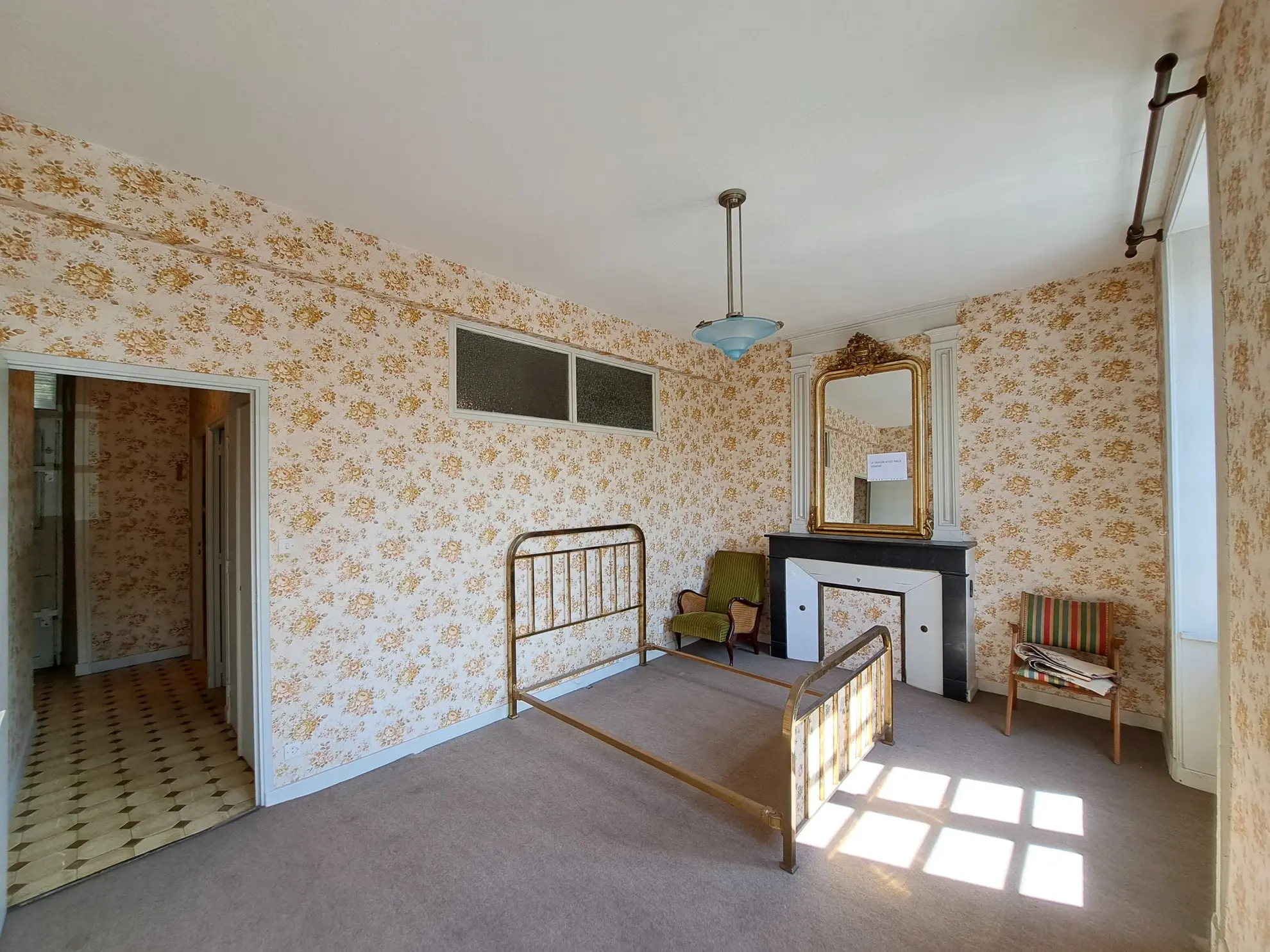Appartement T2 à rénover avec cour à vendre à Ambert - Place des Allées 