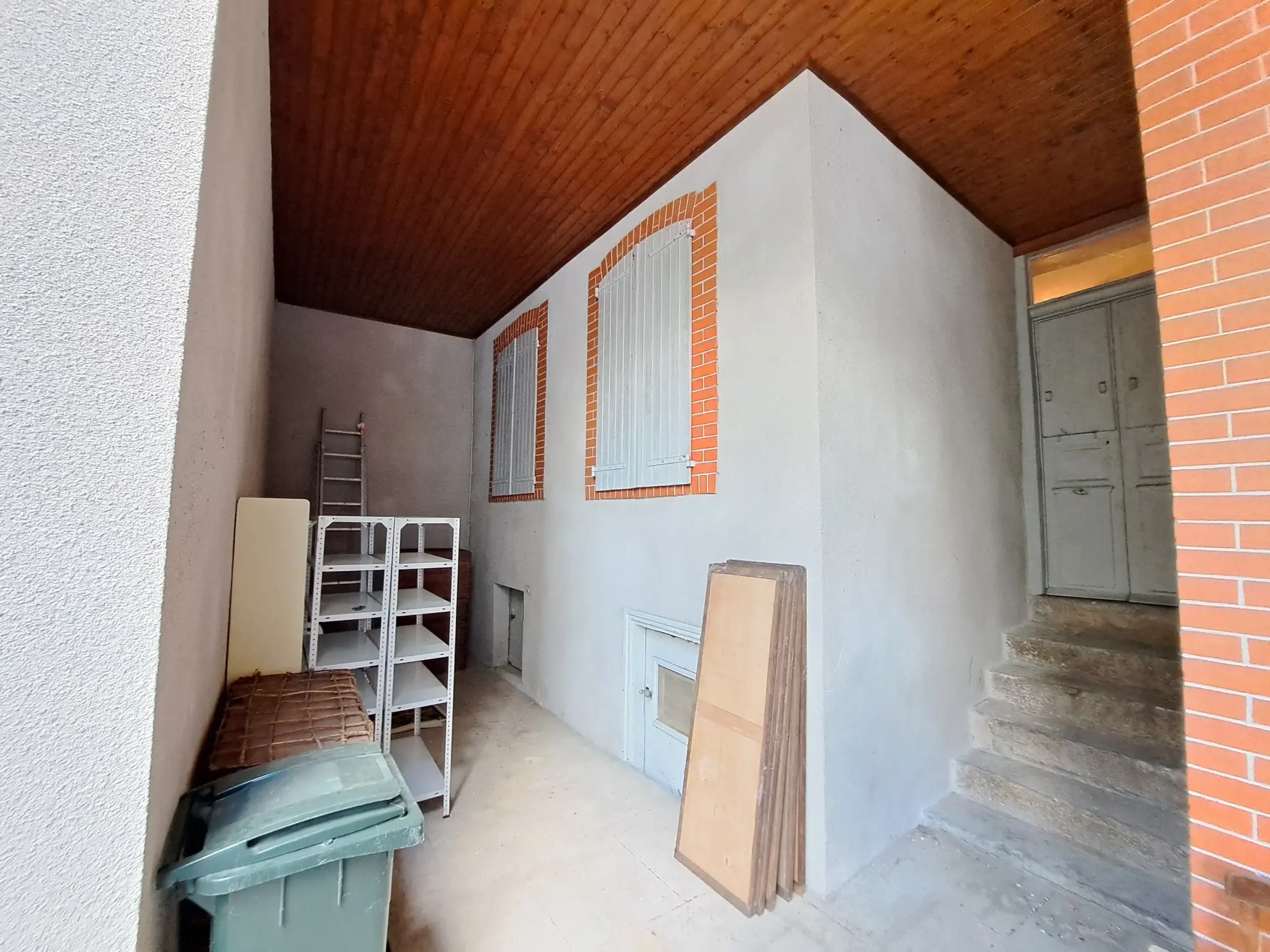 Appartement T2 à rénover avec cour à vendre à Ambert - Place des Allées 