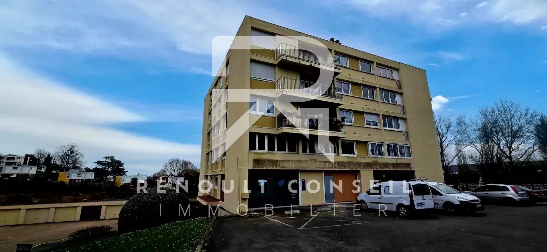 Appartement F3 avec balcon et garages à Saint-Aubin-lès-Elbeuf 