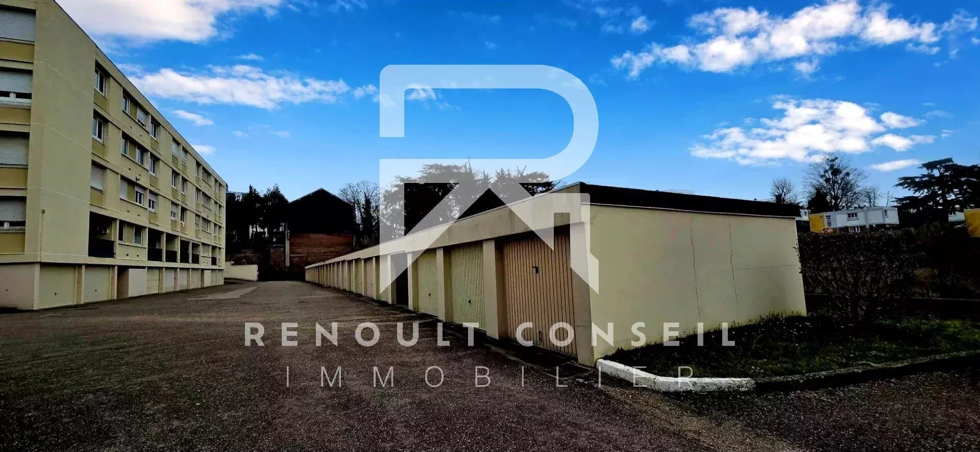 Appartement F3 avec balcon et garages à Saint-Aubin-lès-Elbeuf 