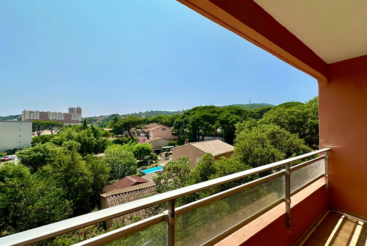 Appartement de 43 m² à Sainte-Maxime avec terrasse et parking 