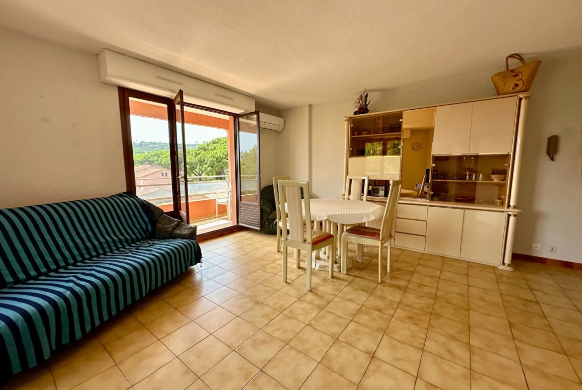 Appartement de 43 m² à Sainte-Maxime avec terrasse et parking 