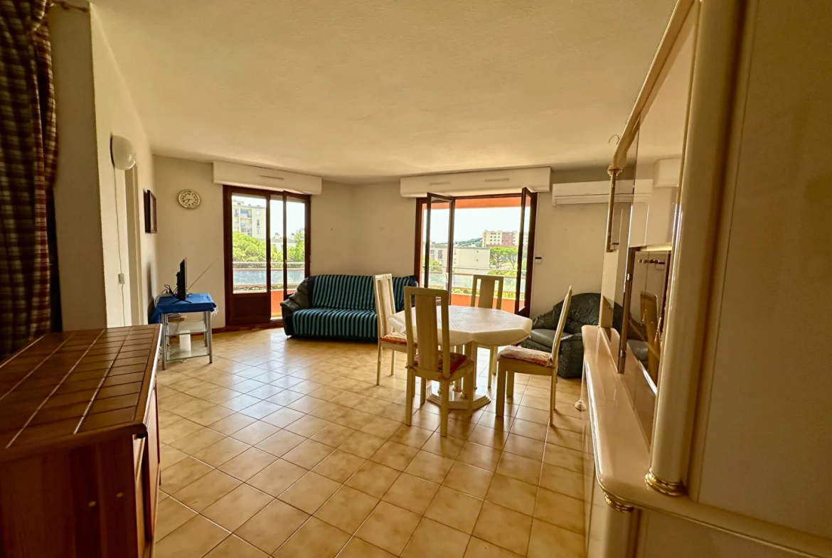 Appartement de 43 m² à Sainte-Maxime avec terrasse et parking 