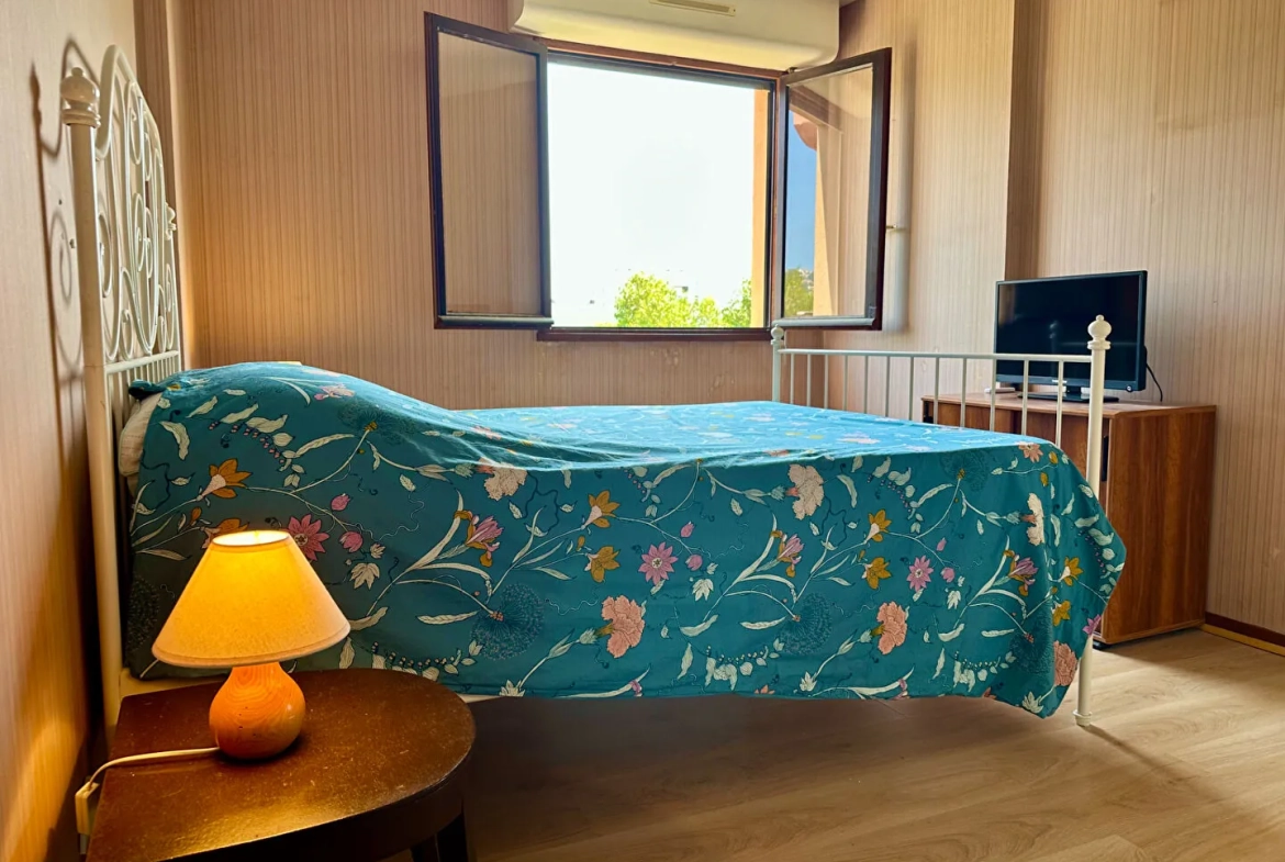 Appartement de 43 m² à Sainte-Maxime avec terrasse et parking 