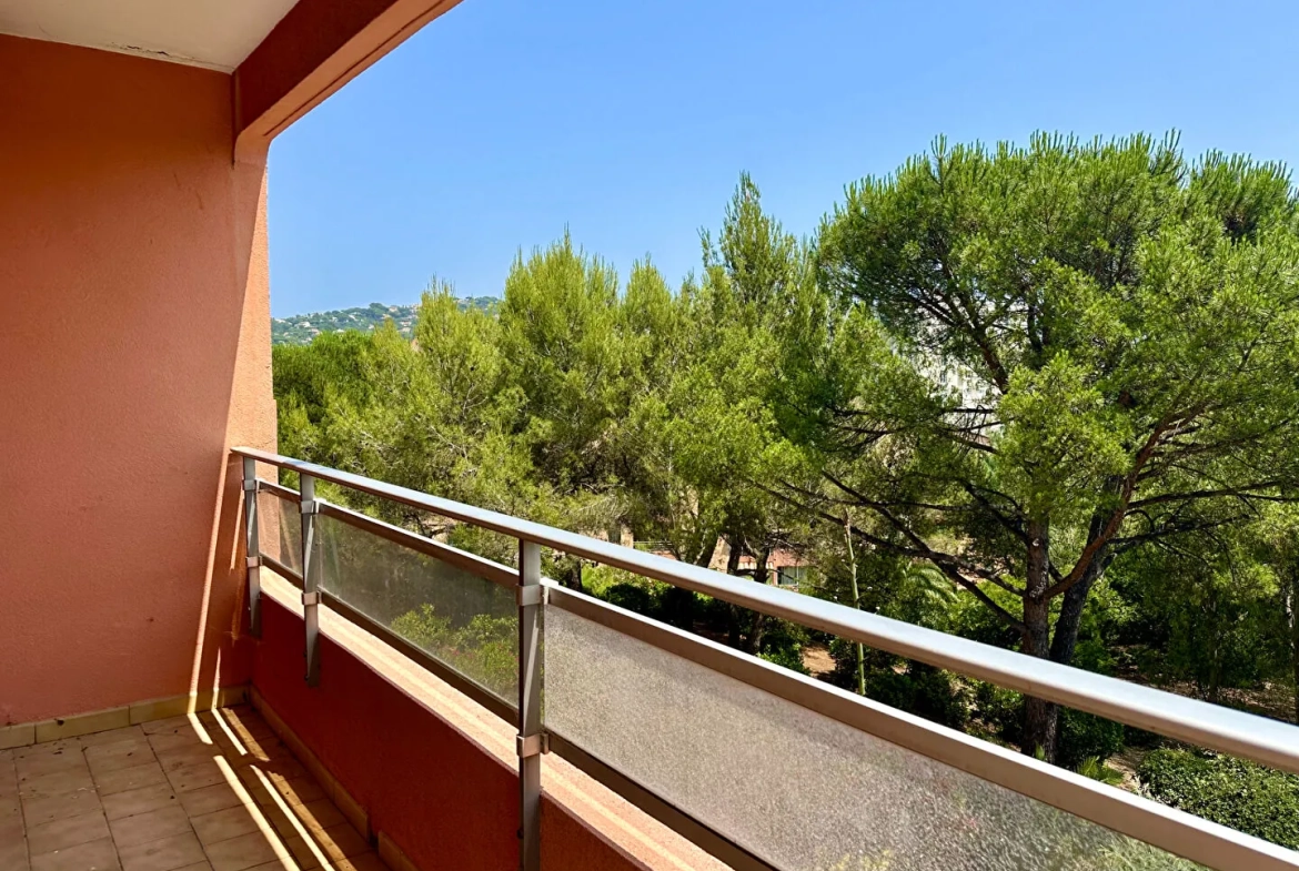 Appartement de 43 m² à Sainte-Maxime avec terrasse et parking 