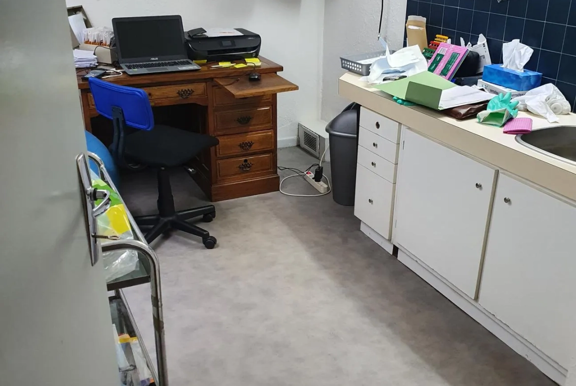 Local professionnel de 124 m² à Aigle avec mezzanine et cave 