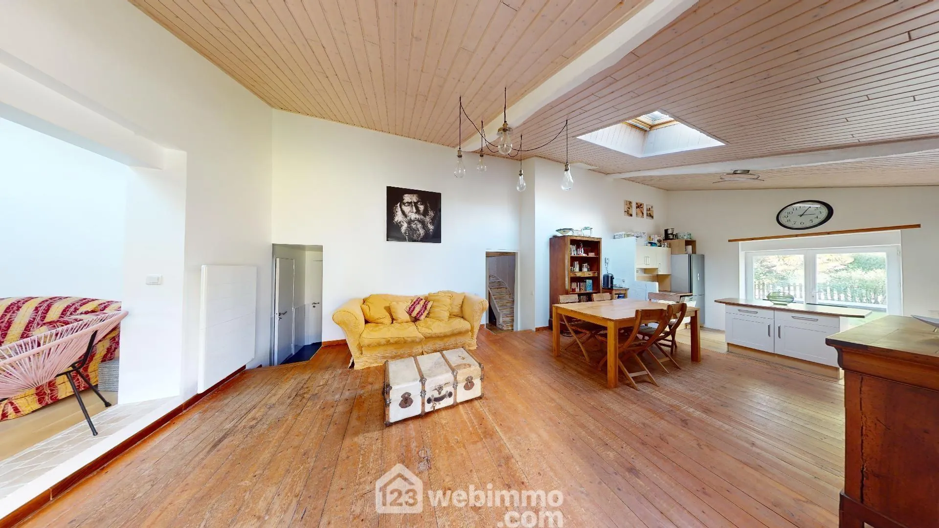 Maison rénovée de 124 m² avec piscine à Poiroux 