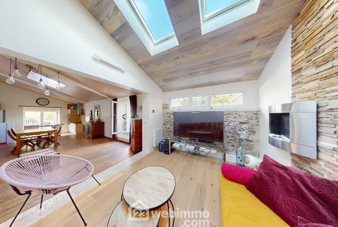Maison rénovée de 124 m² avec piscine à Poiroux 
