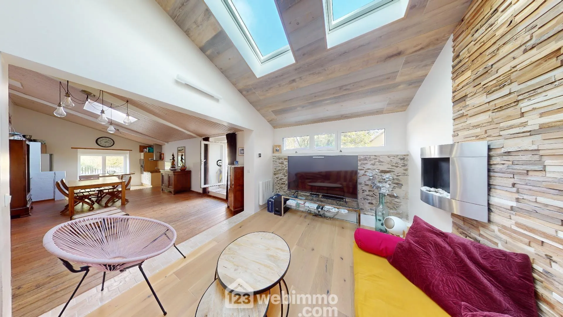 Maison rénovée de 124 m² avec piscine à Poiroux 