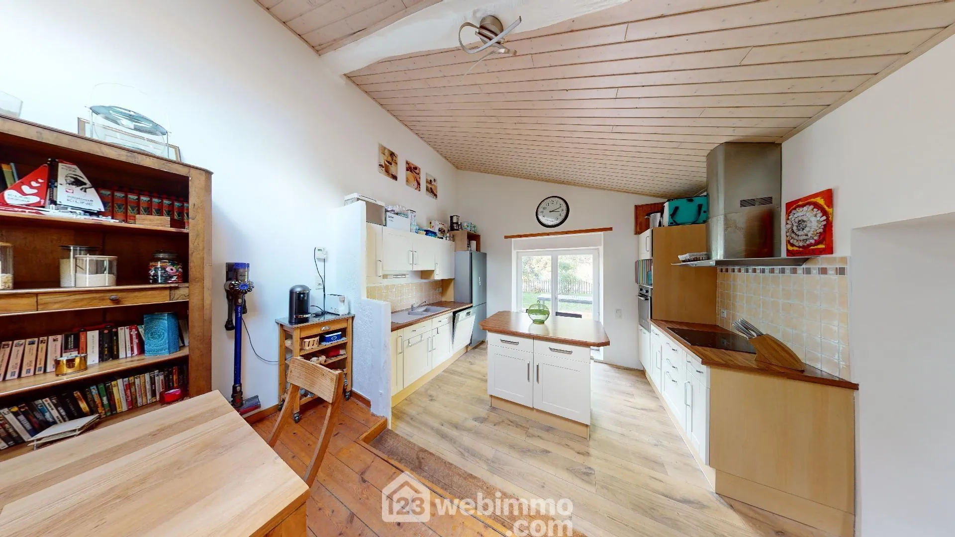 Maison rénovée de 124 m² avec piscine à Poiroux 