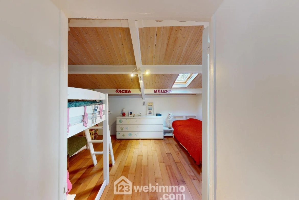 Maison rénovée de 124 m² avec piscine à Poiroux 