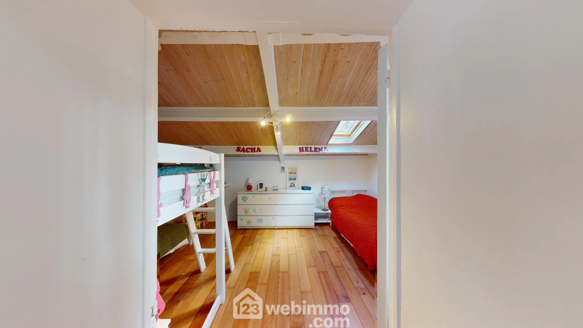 Maison rénovée de 124 m² avec piscine à Poiroux 