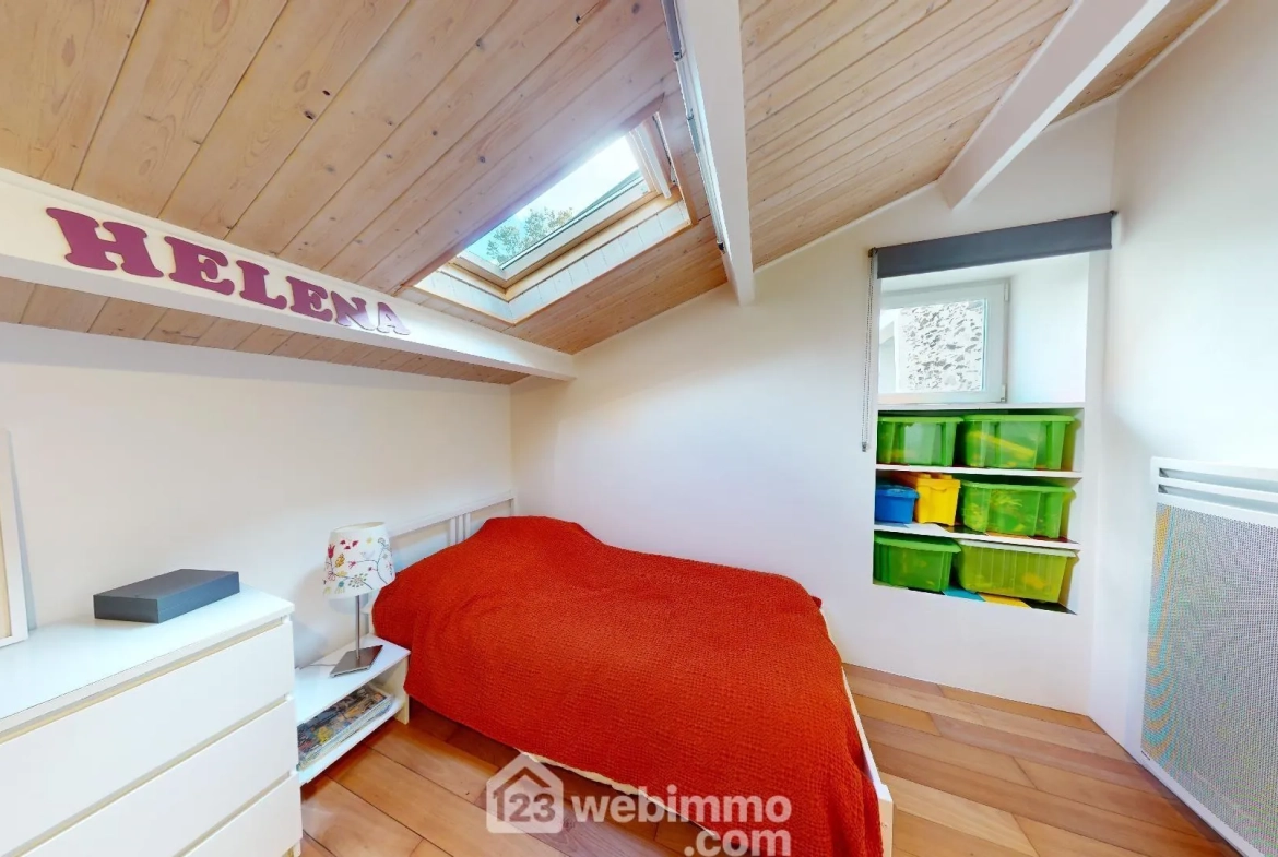 Maison rénovée de 124 m² avec piscine à Poiroux 
