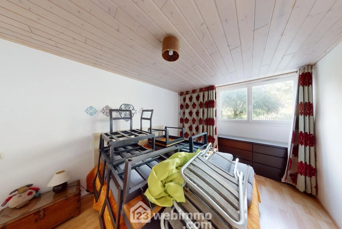 Maison rénovée de 124 m² avec piscine à Poiroux 