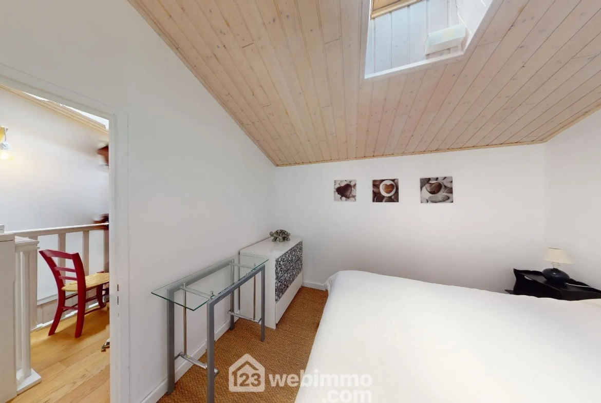 Maison rénovée de 124 m² avec piscine à Poiroux 