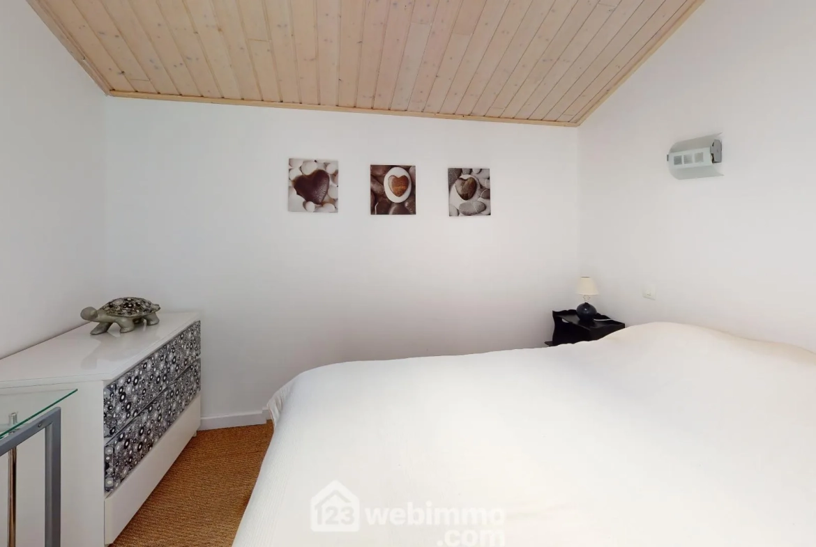 Maison rénovée de 124 m² avec piscine à Poiroux 