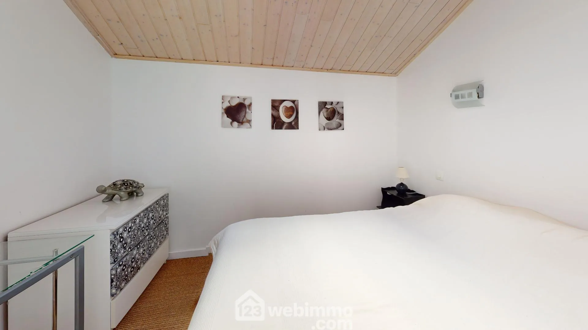 Maison rénovée de 124 m² avec piscine à Poiroux 