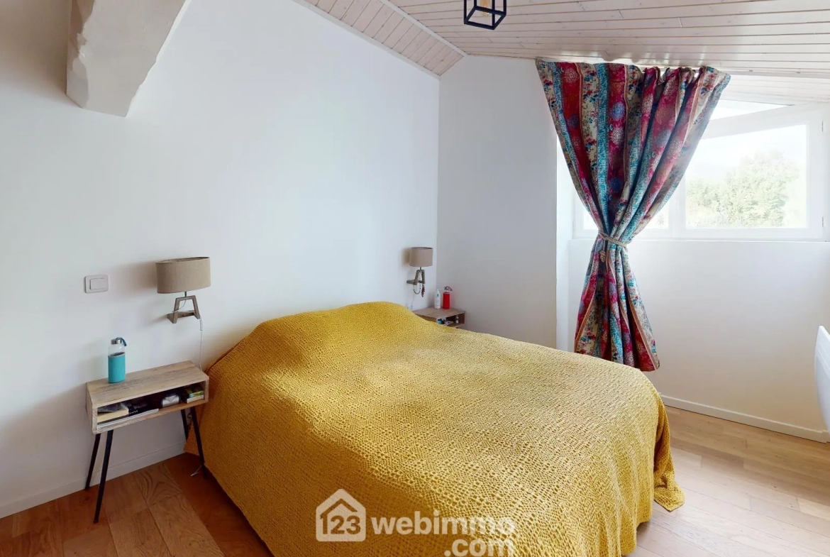 Maison rénovée de 124 m² avec piscine à Poiroux 