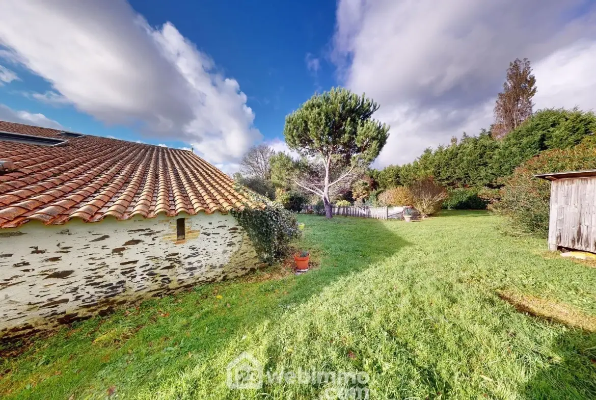 Maison rénovée de 124 m² avec piscine à Poiroux 