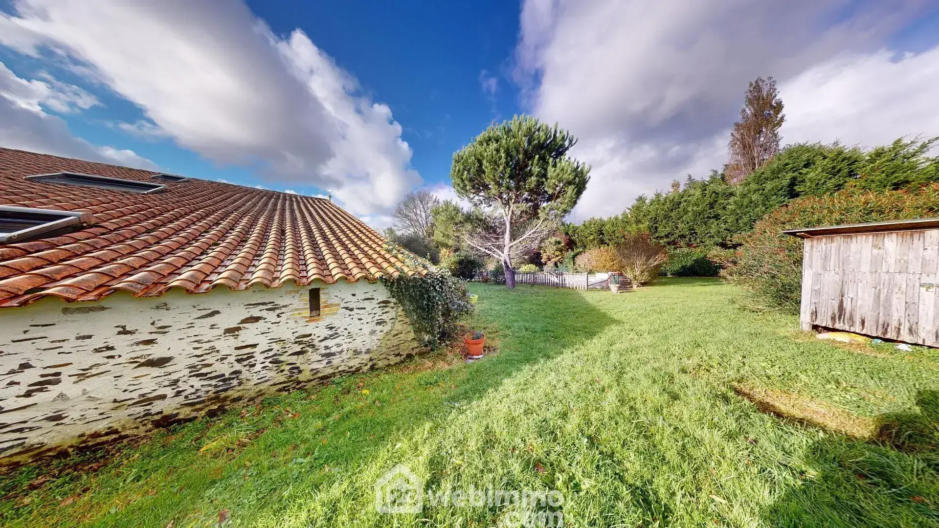Maison rénovée de 124 m² avec piscine à Poiroux 