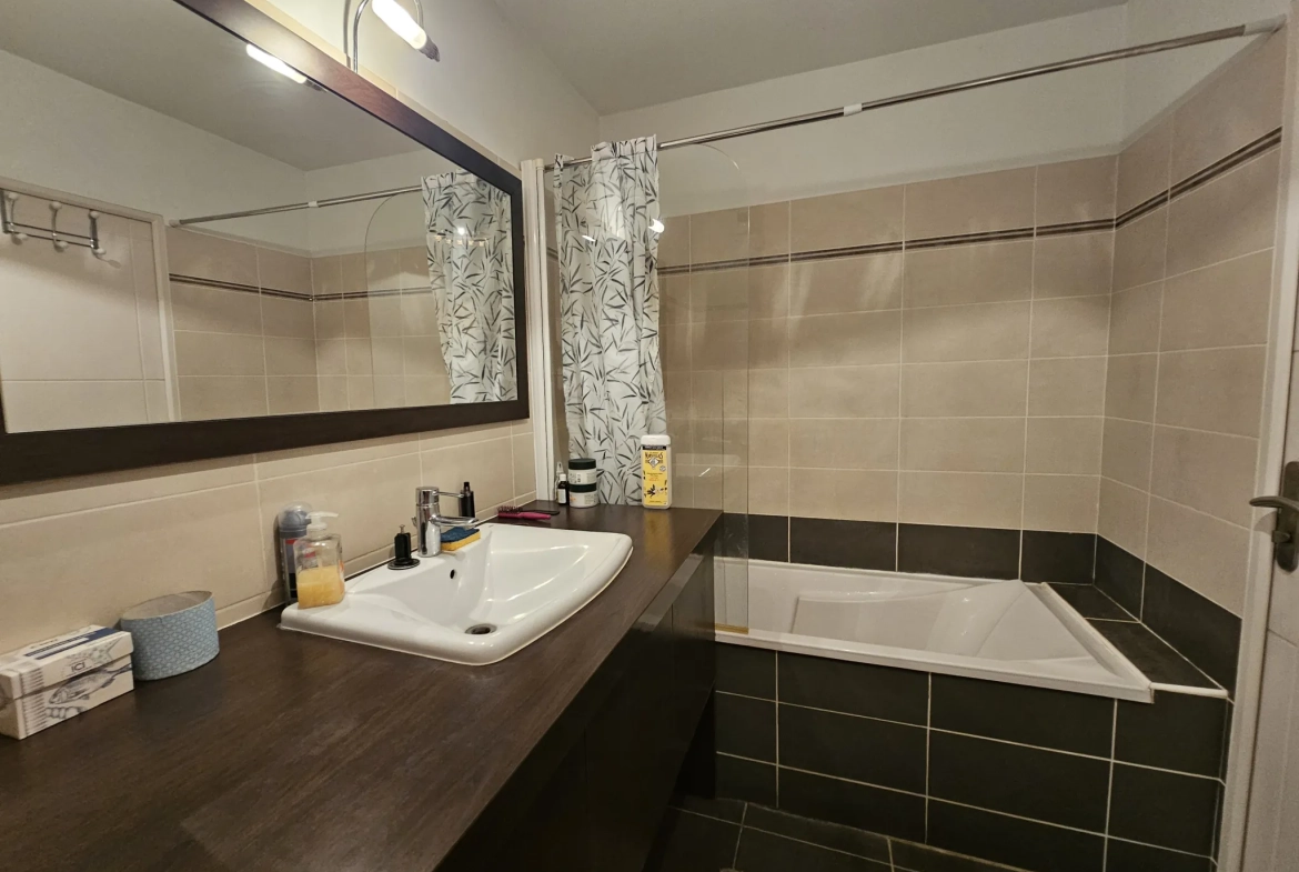 Appartement T2 loué avec terrasse et parking à Jacou - Investissement immobilier 