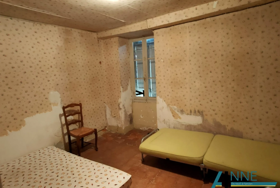 Terrain constructible de 602 m² à Esches, proche écoles et commodités 