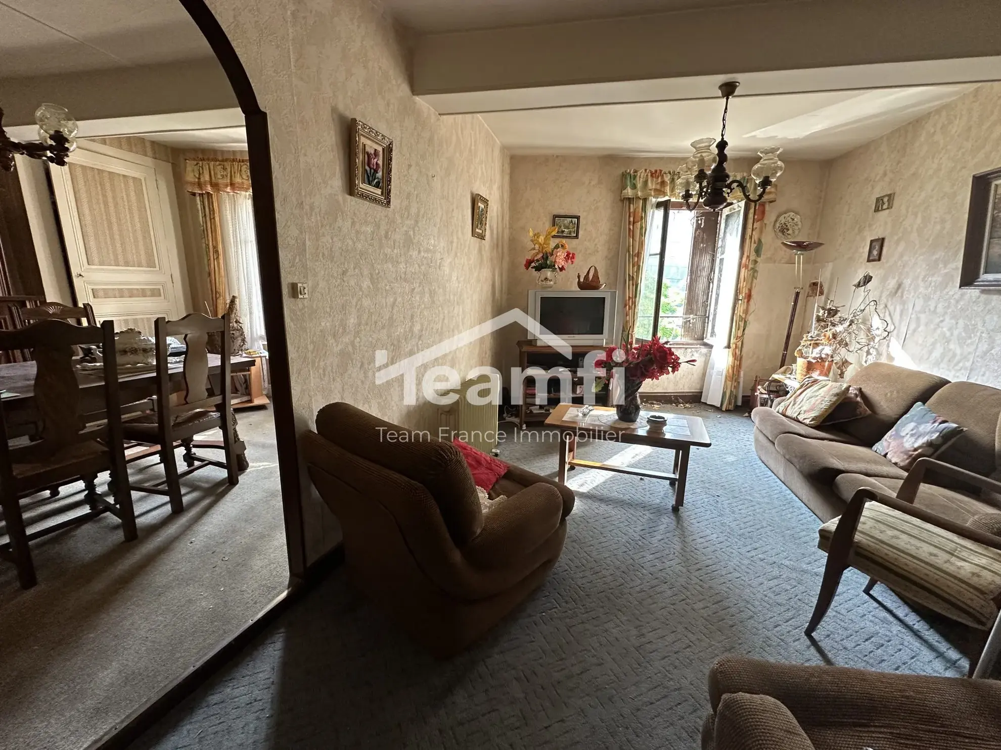 Maison à réhabiliter avec extérieur, atelier et terrasse à Thiers 
