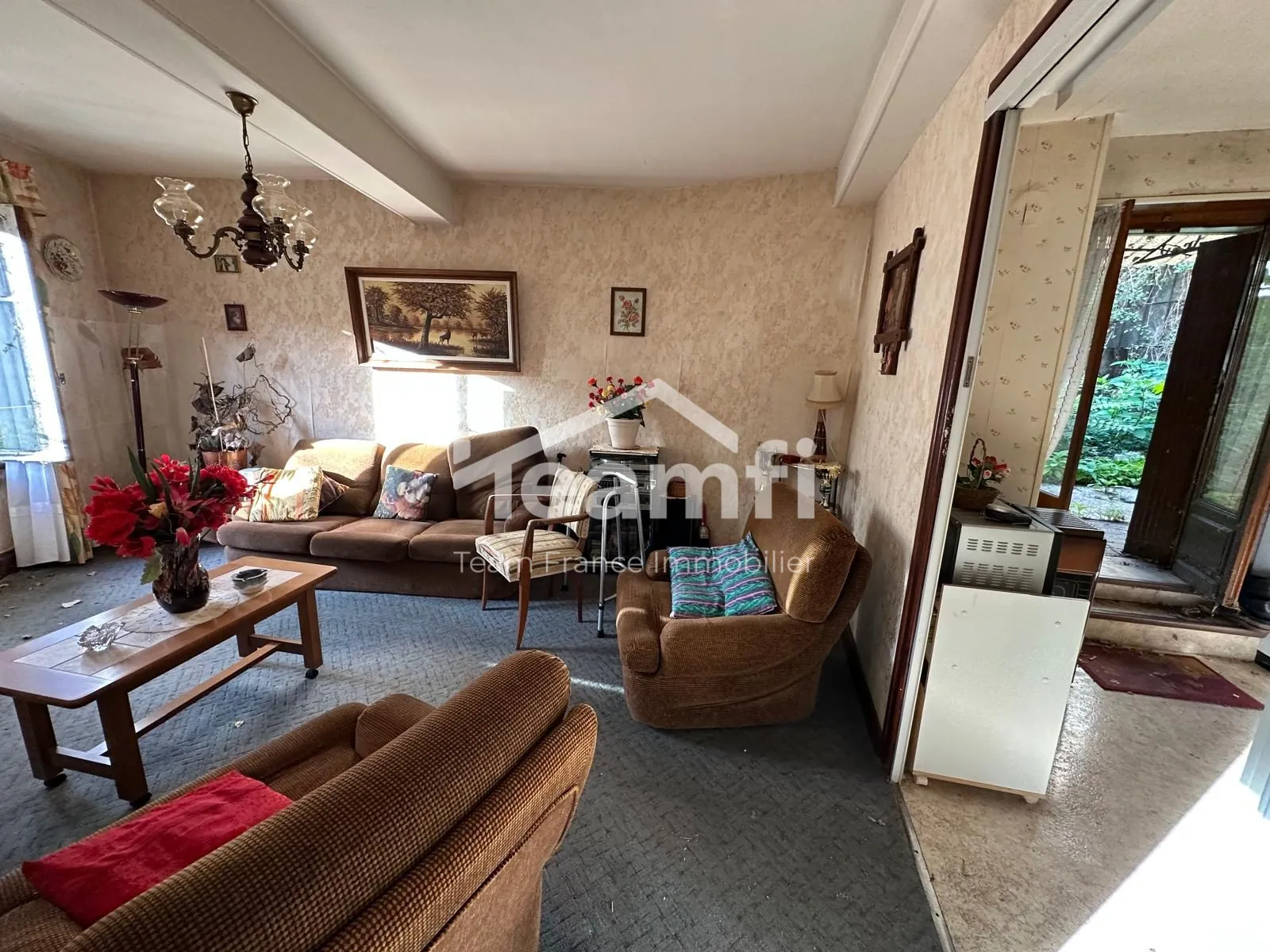 Maison à réhabiliter avec extérieur, atelier et terrasse à Thiers 