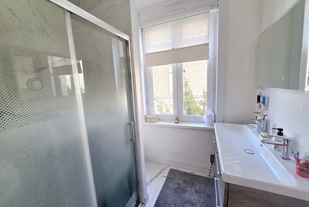 Maison rénovée à Lambersart Canteleu avec 3 chambres, cave et potentiel locatif 