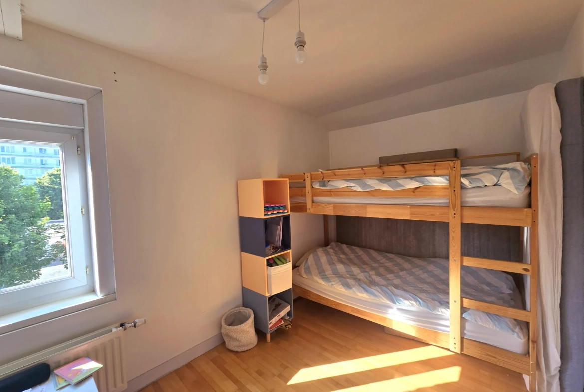 Maison rénovée à Lambersart Canteleu avec 3 chambres, cave et potentiel locatif 