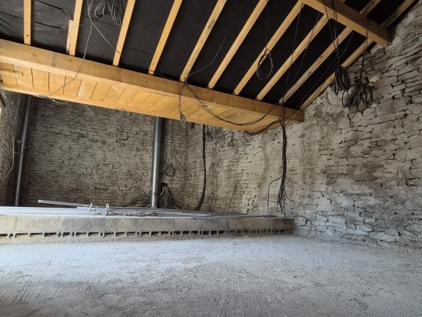 Ensemble immobilier à vendre en Vallée de l'Ouche avec potentiel de rénovation