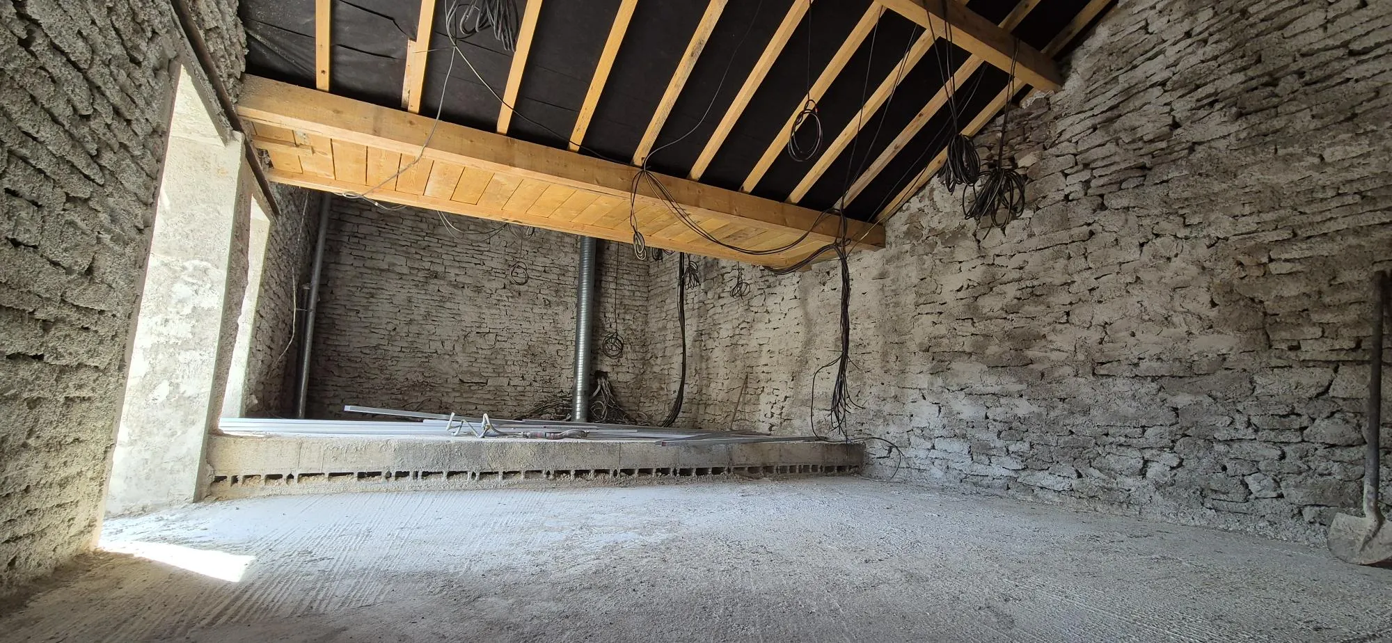 Ensemble immobilier à vendre en Vallée de l'Ouche avec potentiel de rénovation 