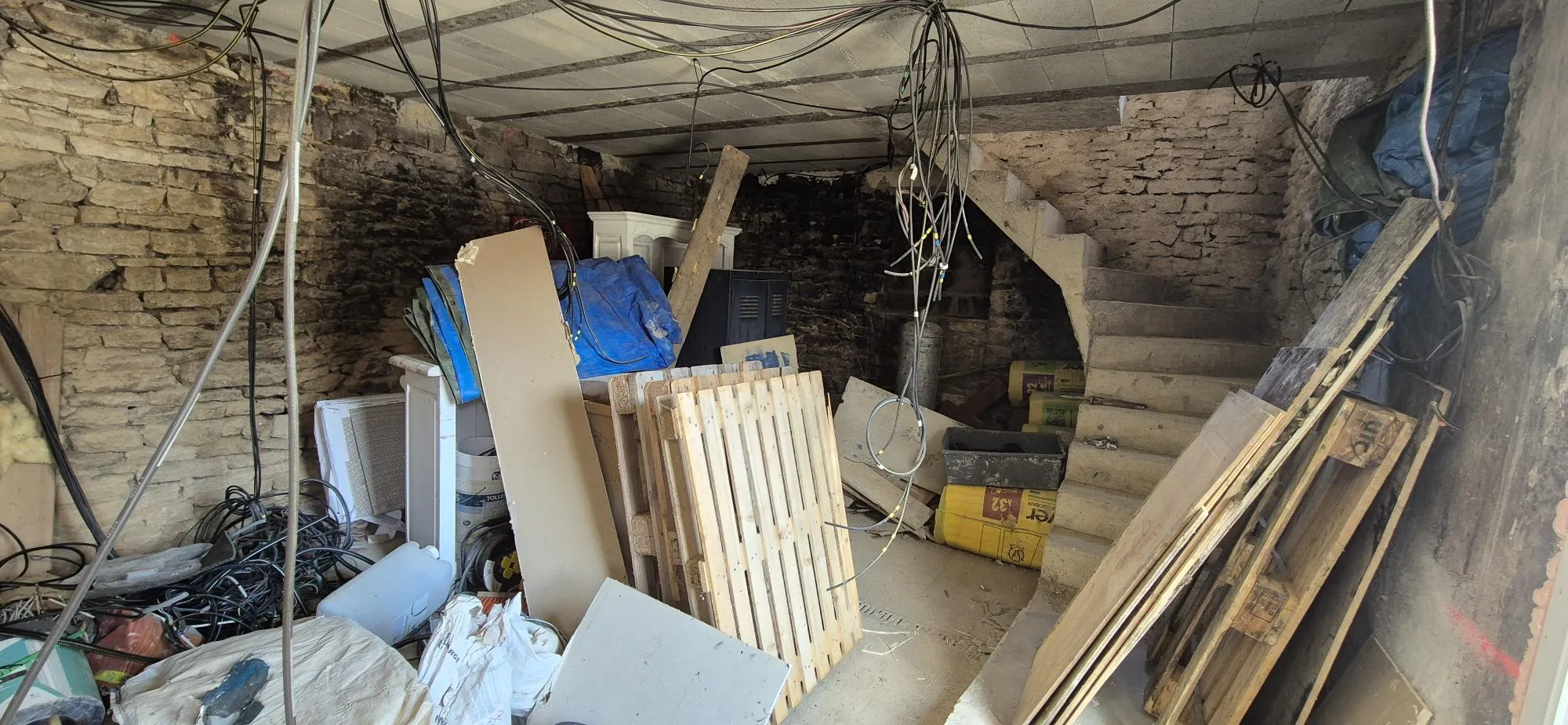 Ensemble immobilier à vendre en Vallée de l'Ouche avec potentiel de rénovation 