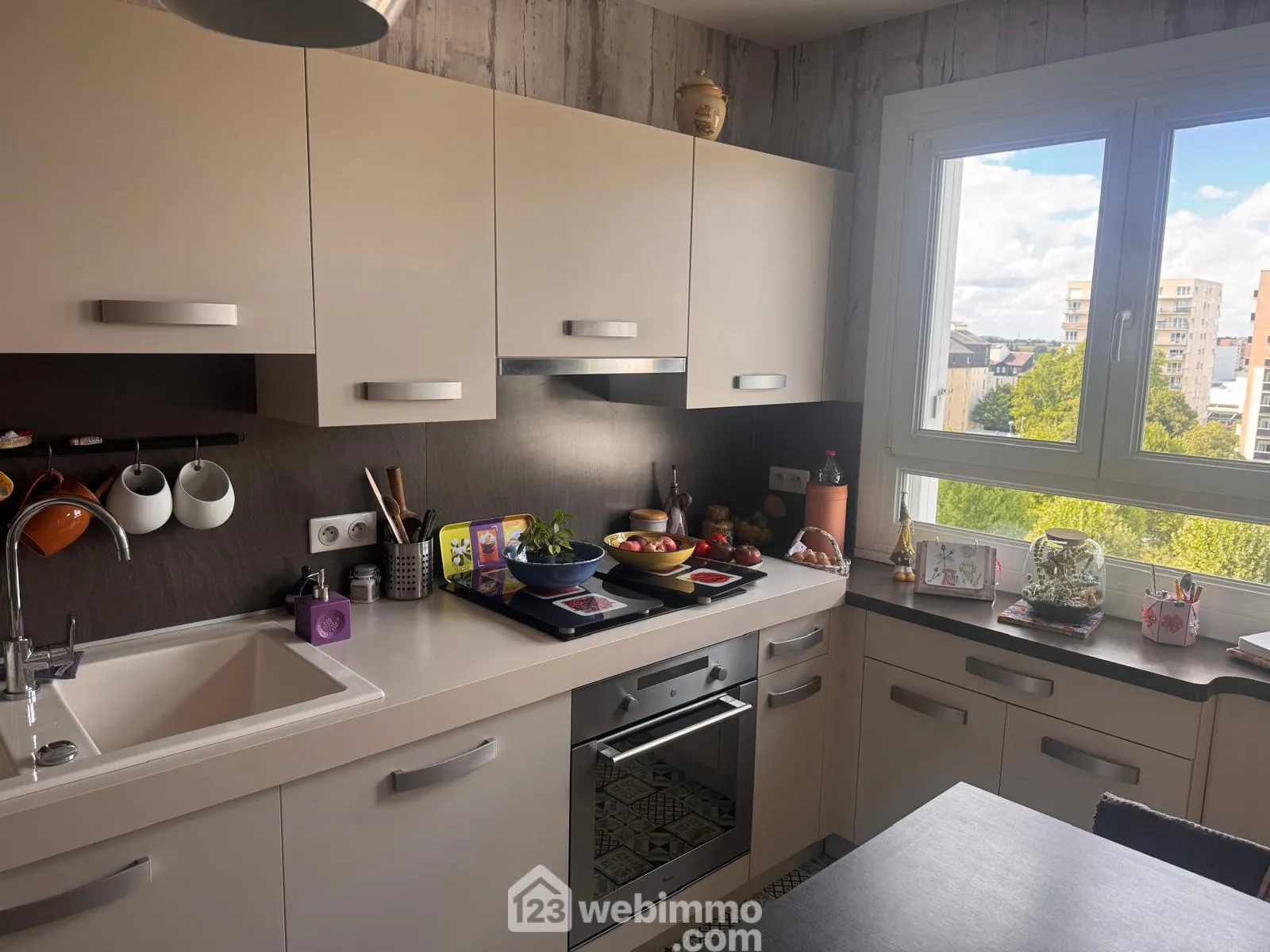 Spacieux appartement de 98m² à Compiègne avec loggia et vue dégagée 
