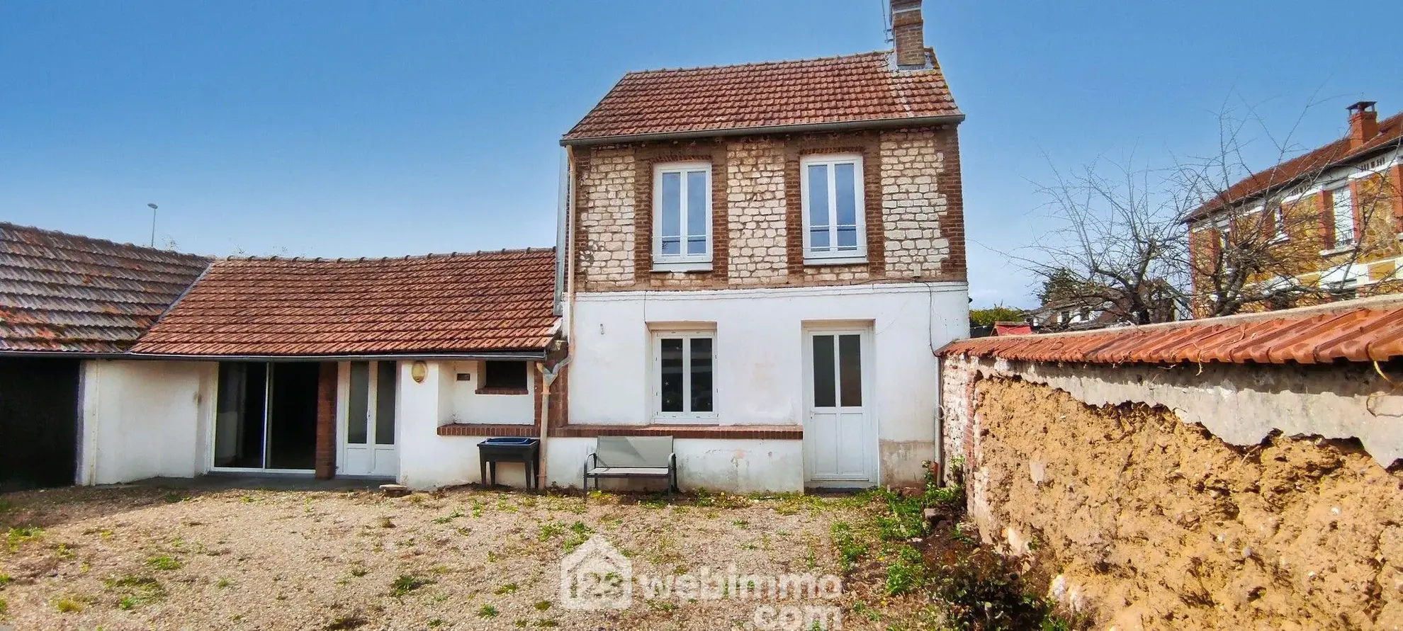 Maison à Incarville de 86m² avec jardin clos et potentiel, à rafraîchir 