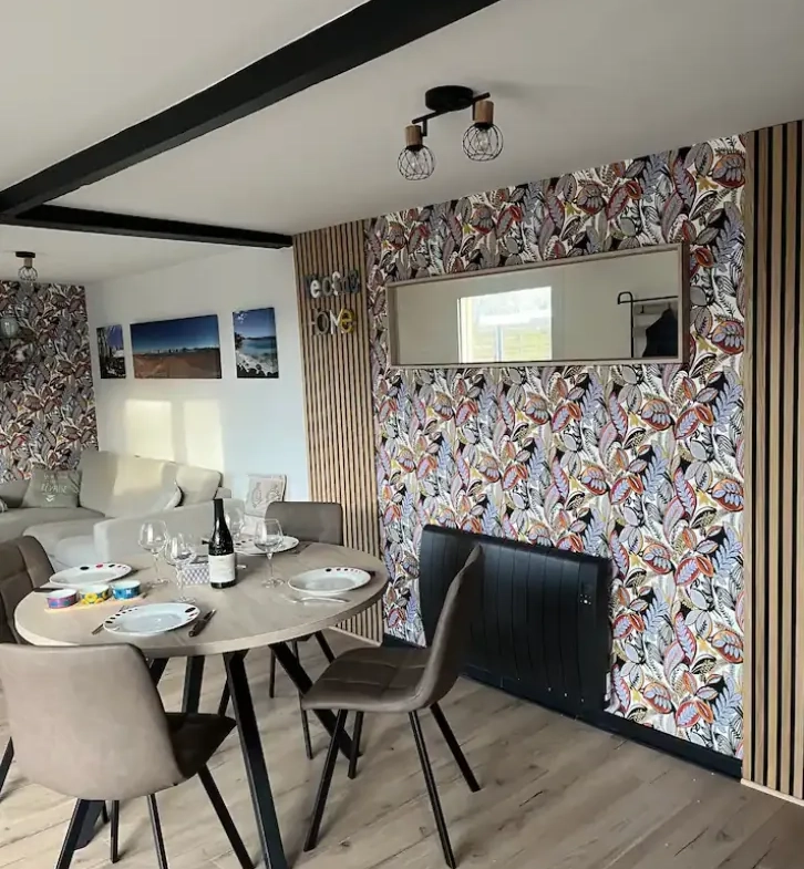 Maison de plain-pied rénovée en campagne d'Escoublac avec terrasses et dépendance 