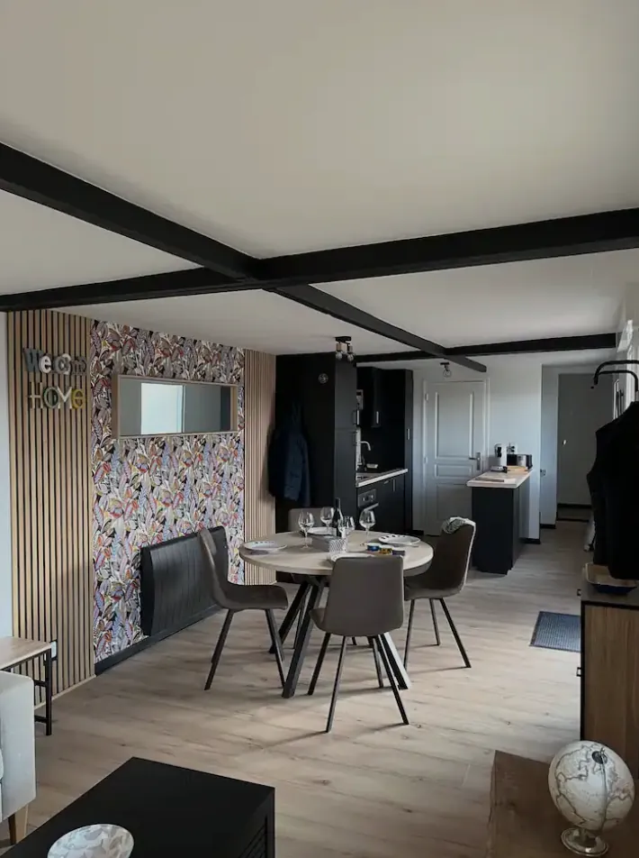 Maison de plain-pied rénovée en campagne d'Escoublac avec terrasses et dépendance 