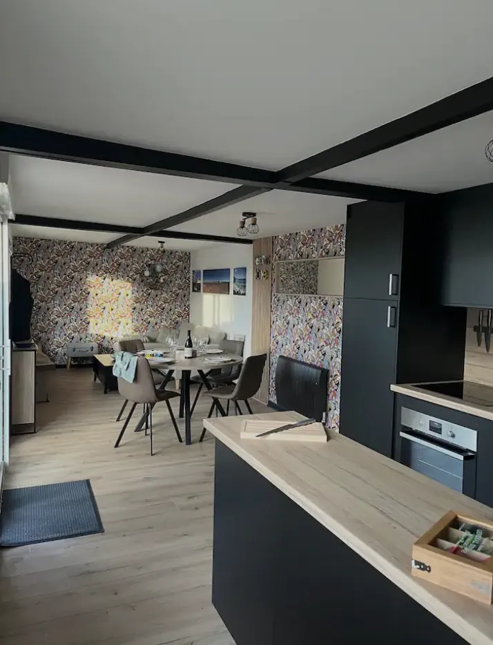 Maison de plain-pied rénovée en campagne d'Escoublac avec terrasses et dépendance 