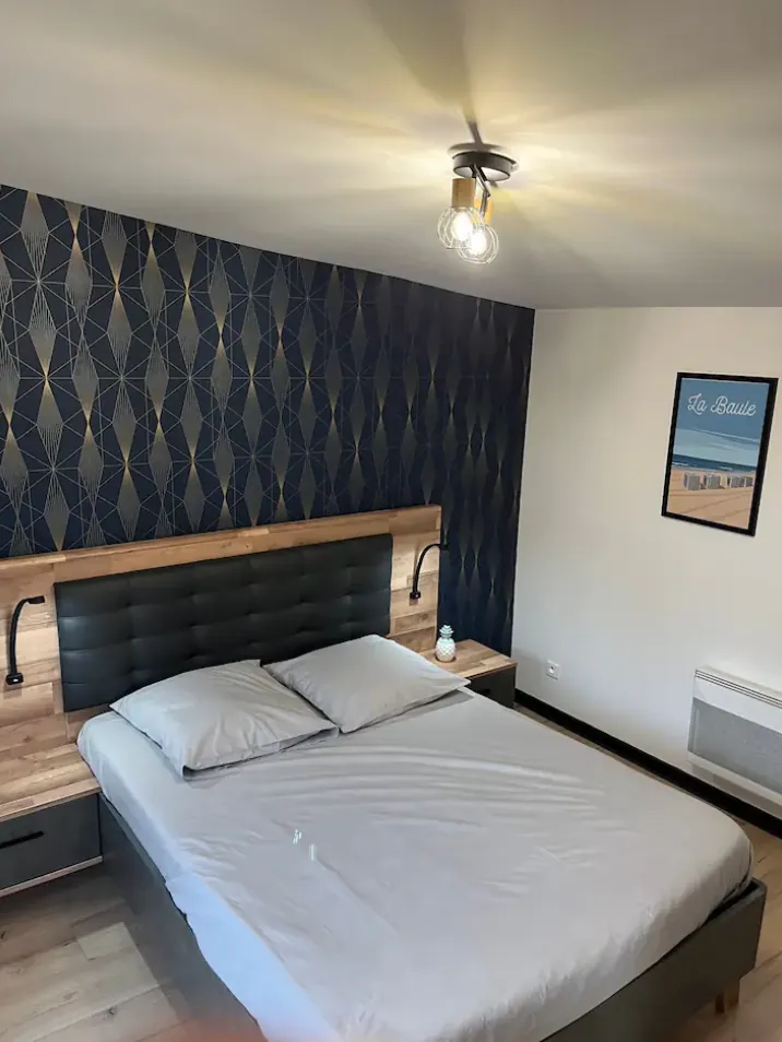 Maison de plain-pied rénovée en campagne d'Escoublac avec terrasses et dépendance 