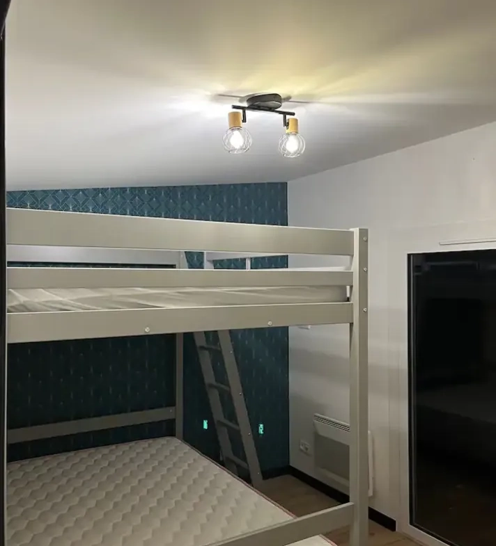 Maison de plain-pied rénovée en campagne d'Escoublac avec terrasses et dépendance 