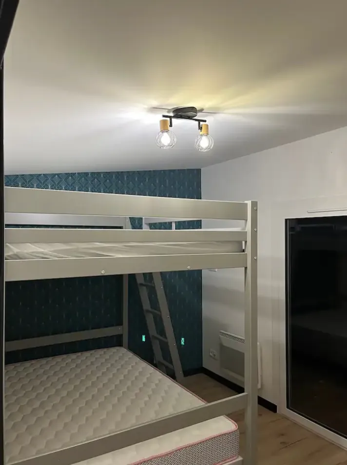 Maison de plain-pied rénovée en campagne d'Escoublac avec terrasses et dépendance 