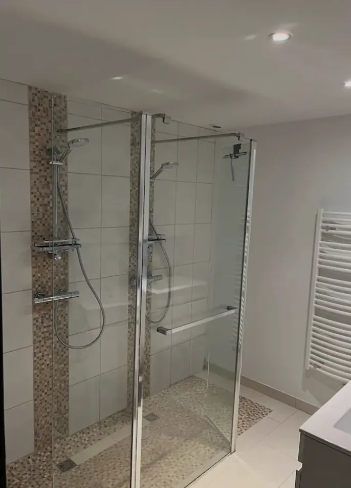 Maison de plain-pied rénovée en campagne d'Escoublac avec terrasses et dépendance 