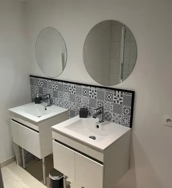 Maison de plain-pied rénovée en campagne d'Escoublac avec terrasses et dépendance 