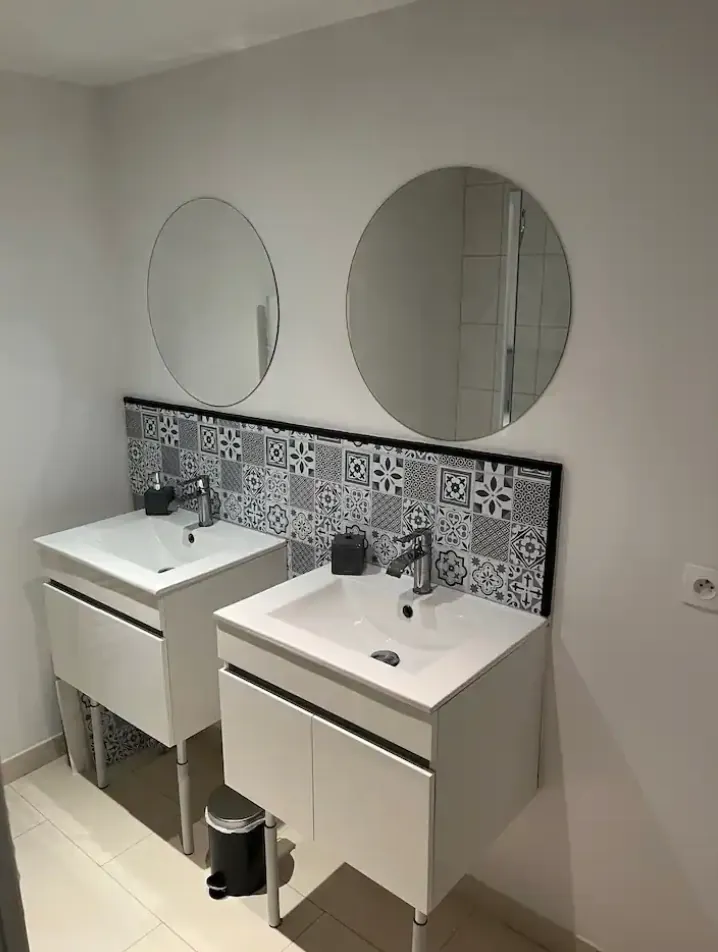 Maison de plain-pied rénovée en campagne d'Escoublac avec terrasses et dépendance 