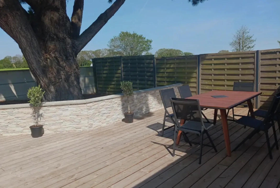 Maison de plain-pied rénovée en campagne d'Escoublac avec terrasses et dépendance 