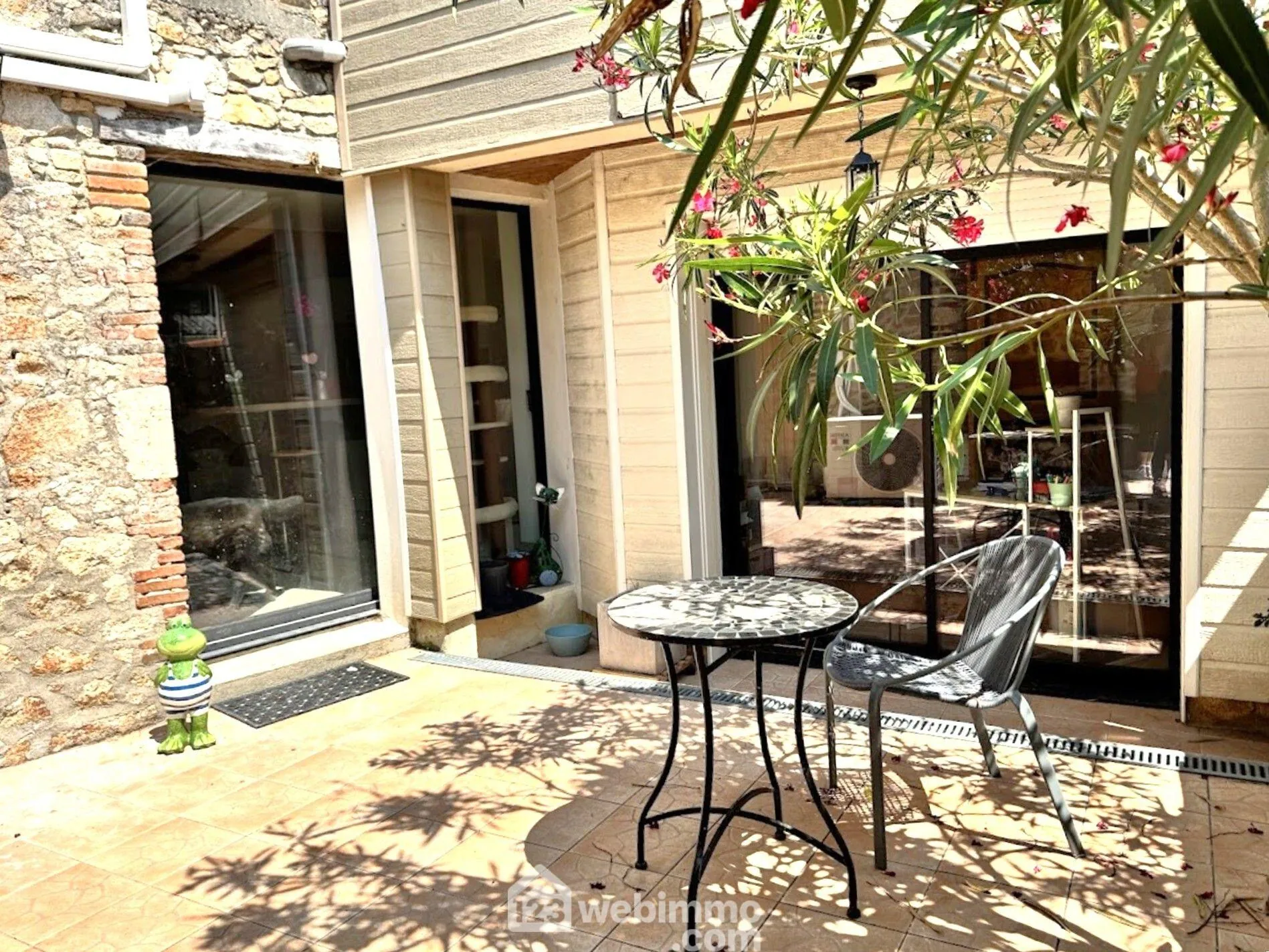 Maison familiale 180 m² à Saint Amand sur Sèvre avec jardin et potentiel touristique 